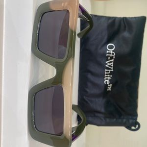 Off White Seattle Collection made in Italy.unisex brand new  box & certificate